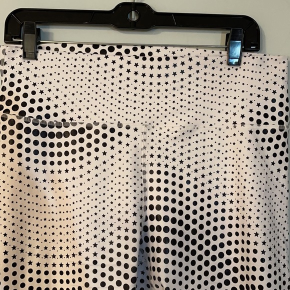 NWOT FABLETICS XL LEGGINGS - Picture 2 of 4